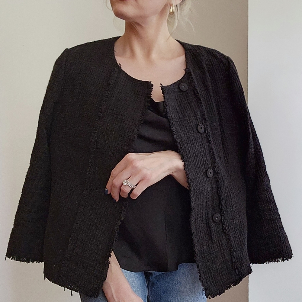 Ann Taylor Petite cropped snap closure blazer, size 6P, black